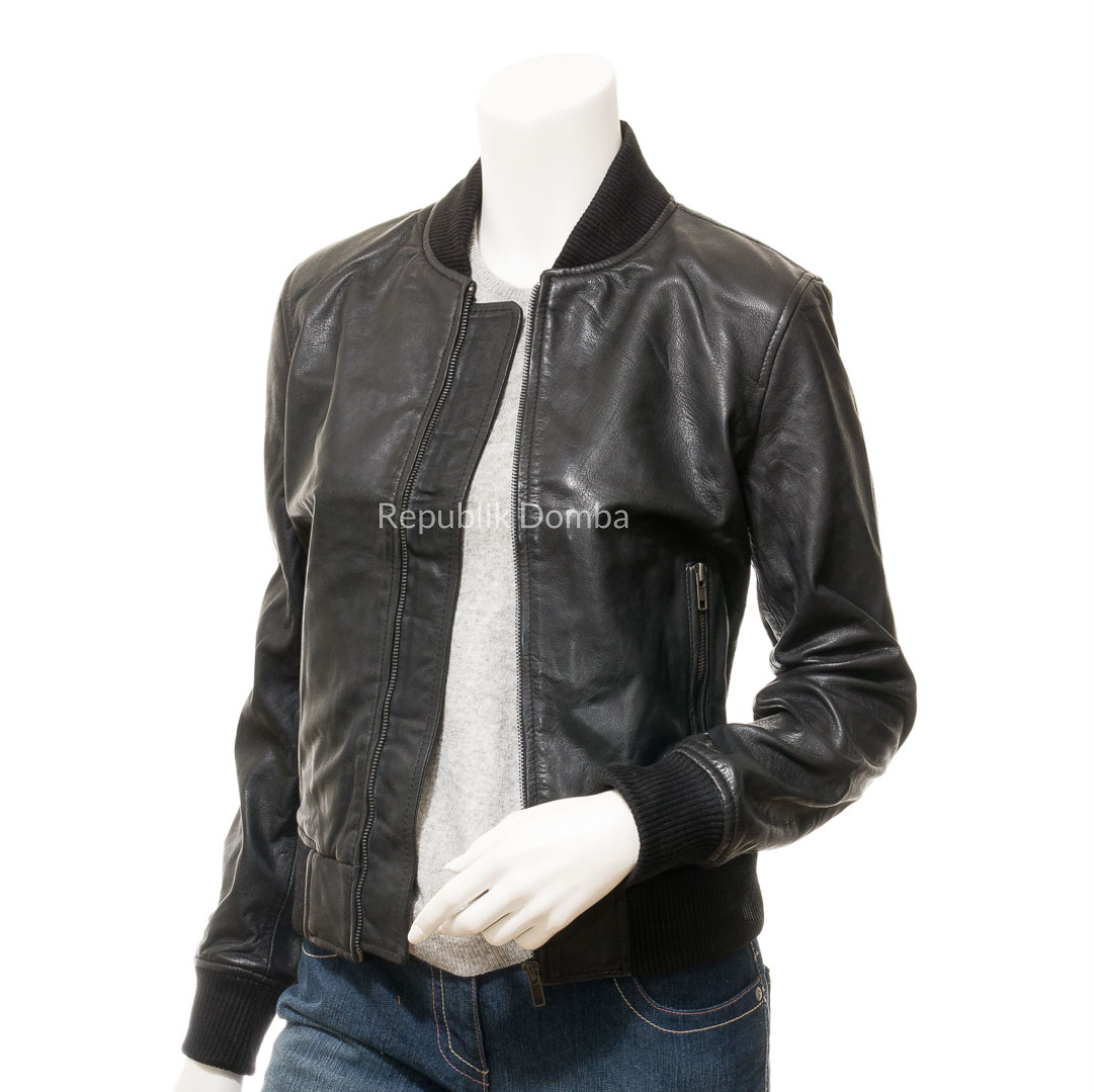 Jaket Kulit Wanita Bomber - WCB 442 - Detail Bahan Kulit Domba
